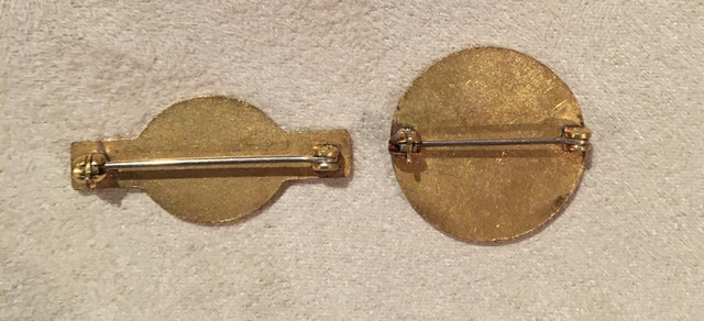 Rare Vintage Manitoba Football Pins - photo 2