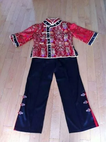 Women's Traditional Chinese Outfit thumbnail