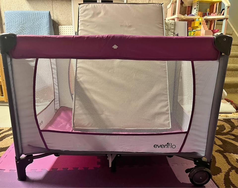 Evenflo Pack and Play with Mattress