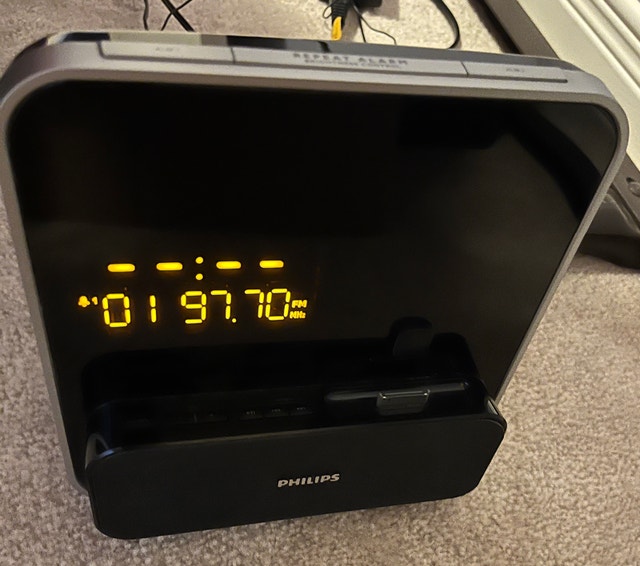Philips iPod/iPhone 30-Pin Alarm Clock Radio