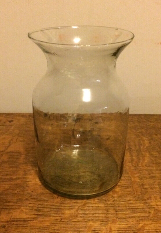 Large Clear Glass Flower Vase 8x5” Used Once For Sale