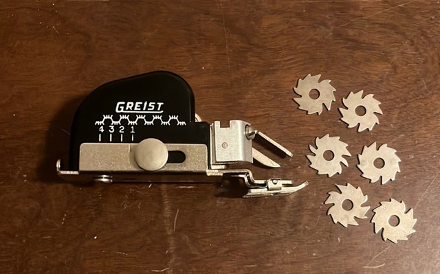 Zigzagger Sewing Machine Attachment Greist with Accessories