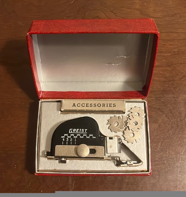 Zigzagger Sewing Machine Attachment Greist with Accessories - photo 2
