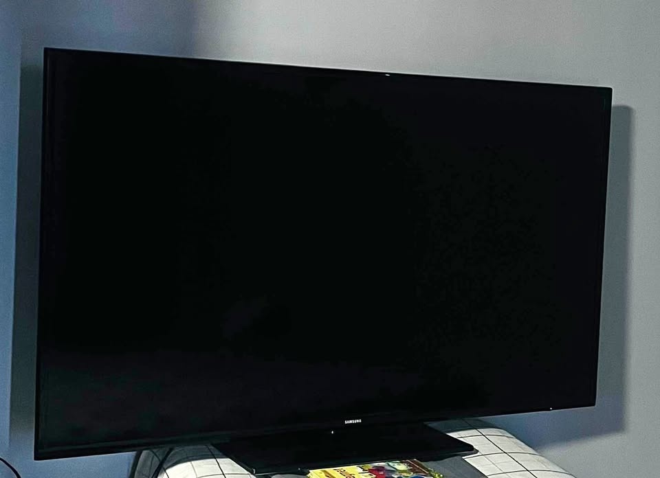 Samsung Smart TV 50" – Like New