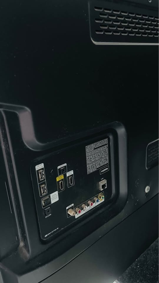 Samsung Smart TV 50" – Like New - photo 4