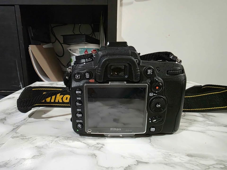 Nikon D7000 DSLR Bundle - Low Shutter Count - photo 2