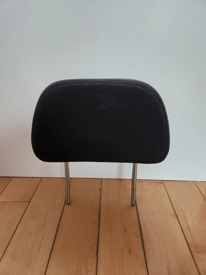 Subaru Impreza Headrest thumbnail