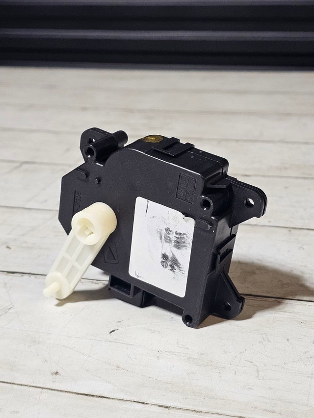 Door Actuator for Toyota Sienna/Avalon/Camry/Lexus