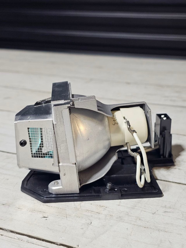 Sanyo Projector Lamp & Housing (POA-LMP138) - photo 3