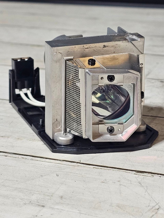 Sanyo Projector Lamp & Housing (POA-LMP138) - photo 4
