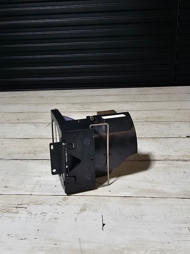 Projector lamp VLT-X300LP replacement - photo 5
