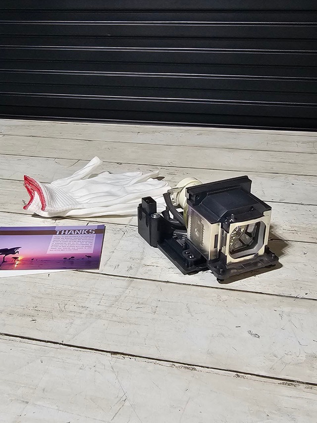 Projector Lamp LMP-D214 with Housing - photo 2
