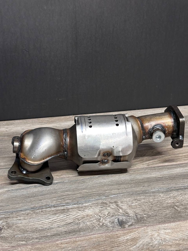 Front Left Catalytic Converter Kit - Honda/Acura - photo 2