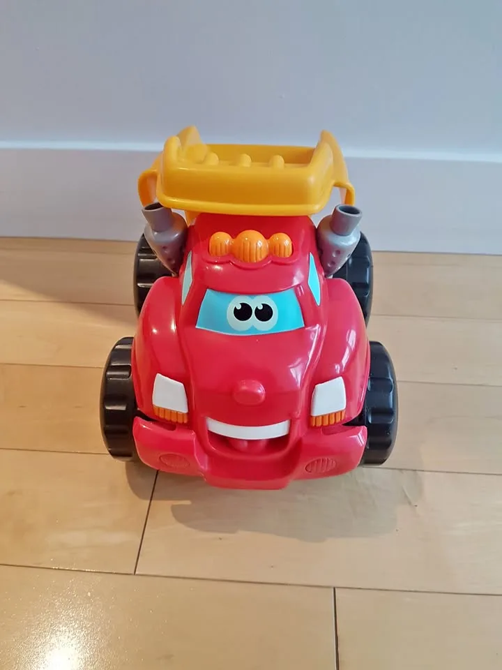 Playskool Chuck My Talking Dump Truck thumbnail