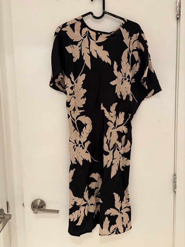 Tropical Black and Cream V Neck Dress - photo 2