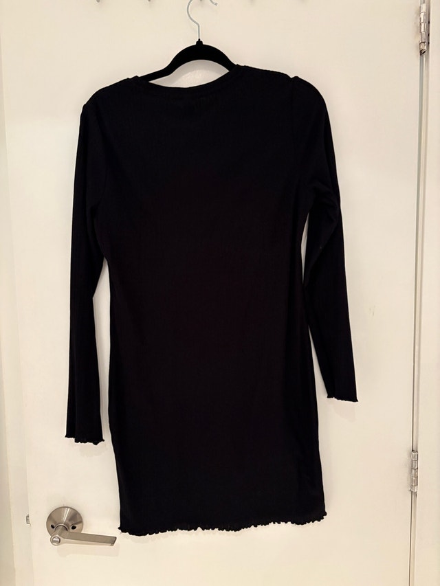 Black Bodycon Dress with Heart Cutout - photo 4