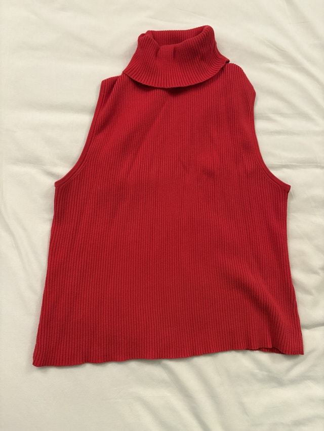 Pierre Cardin Women's Sleeveless Red Turtleneck (Large)