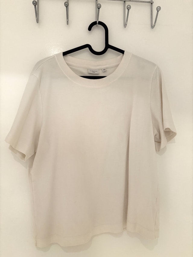 Aritzia Babaton Women's White Tee (Large)