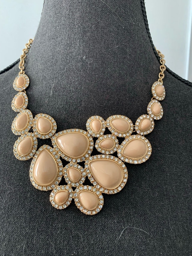 Elegant Gold and Cream Statement Necklace