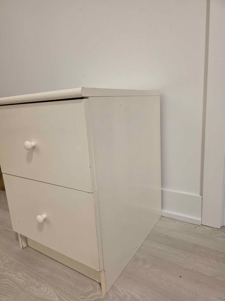 Night stand for $30 - photo 2
