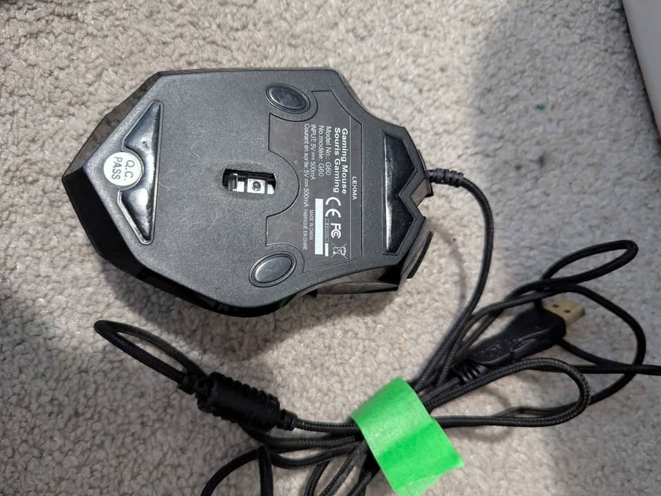 Gaming mouse with side buttons - photo 2