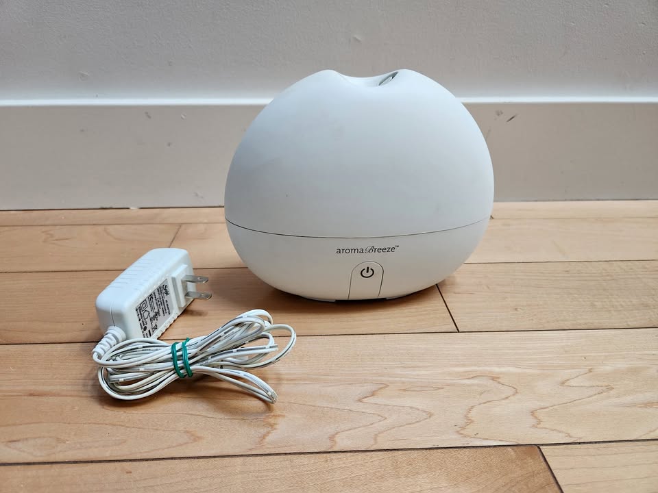 White Saje Aroma Breeze Essential Oil Diffuser