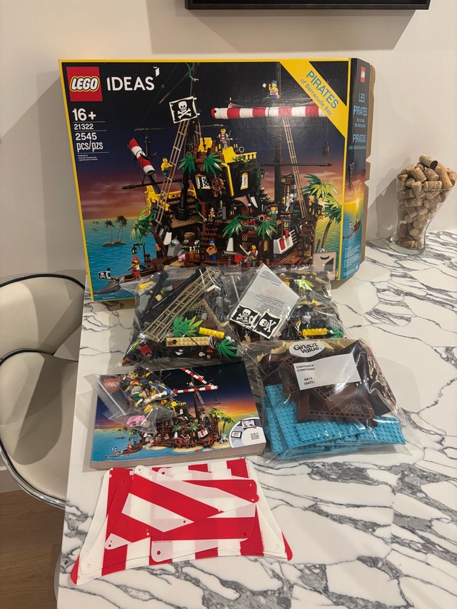 LEGO Ideas Pirates of Barracuda Bay 21322 - photo 3