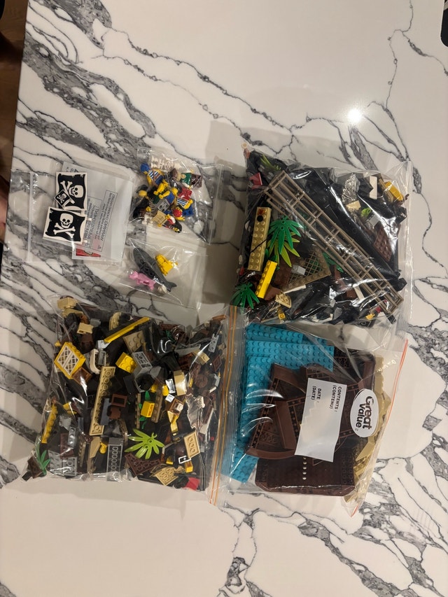 LEGO Ideas Pirates of Barracuda Bay 21322 - photo 4