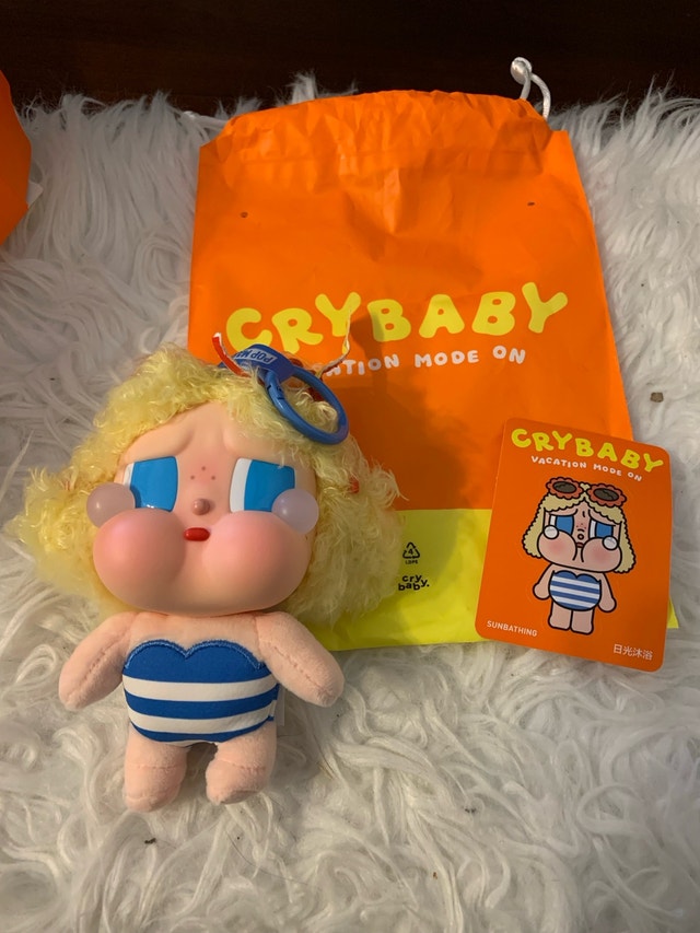 Popmart Crybaby Vacation Mode On Sunbathing - photo 3
