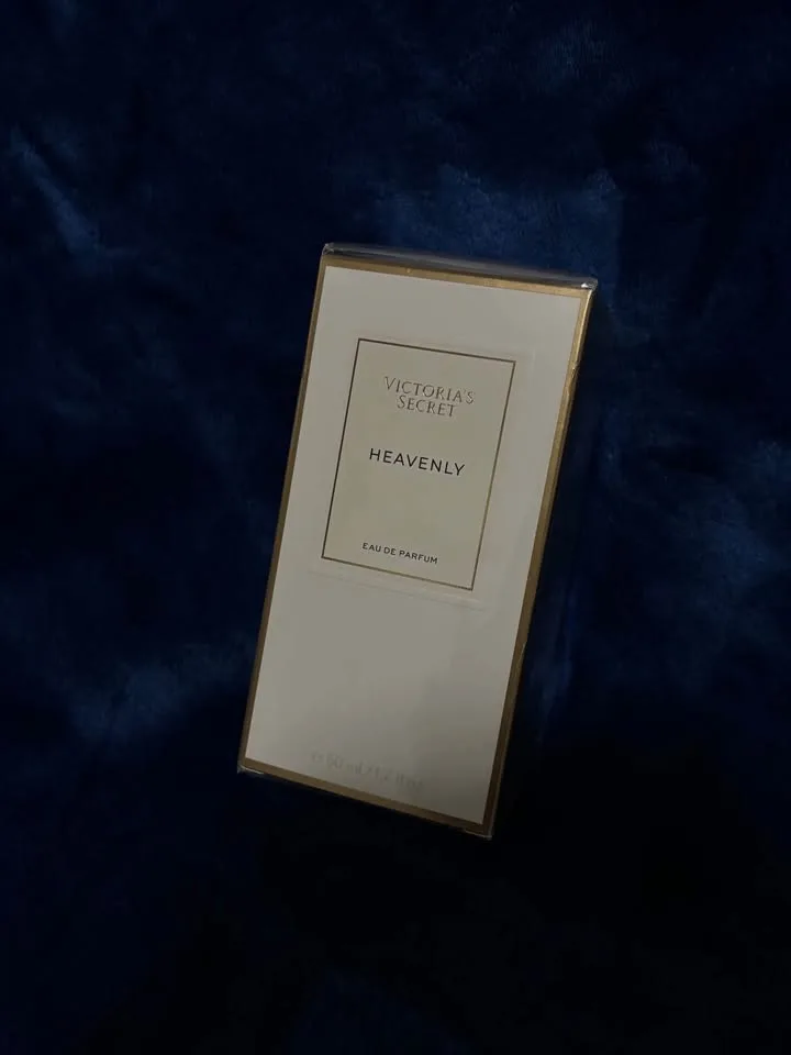 Victoria’s Secret woman’s perfume image indicator(2)