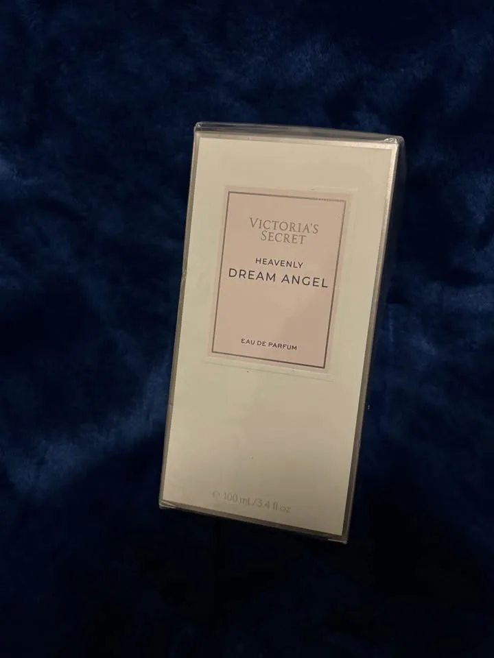 Victoria’s Secret woman’s perfume image indicator(3)