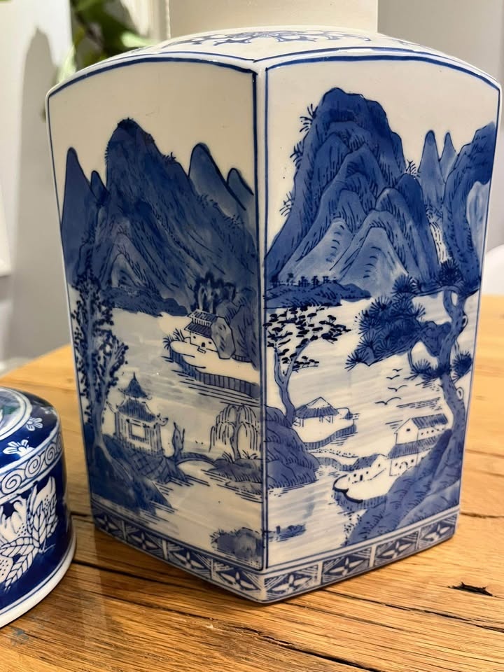 Blue & White Chinese Porcelain Square Vase / Ginger Jar Style - photo 2