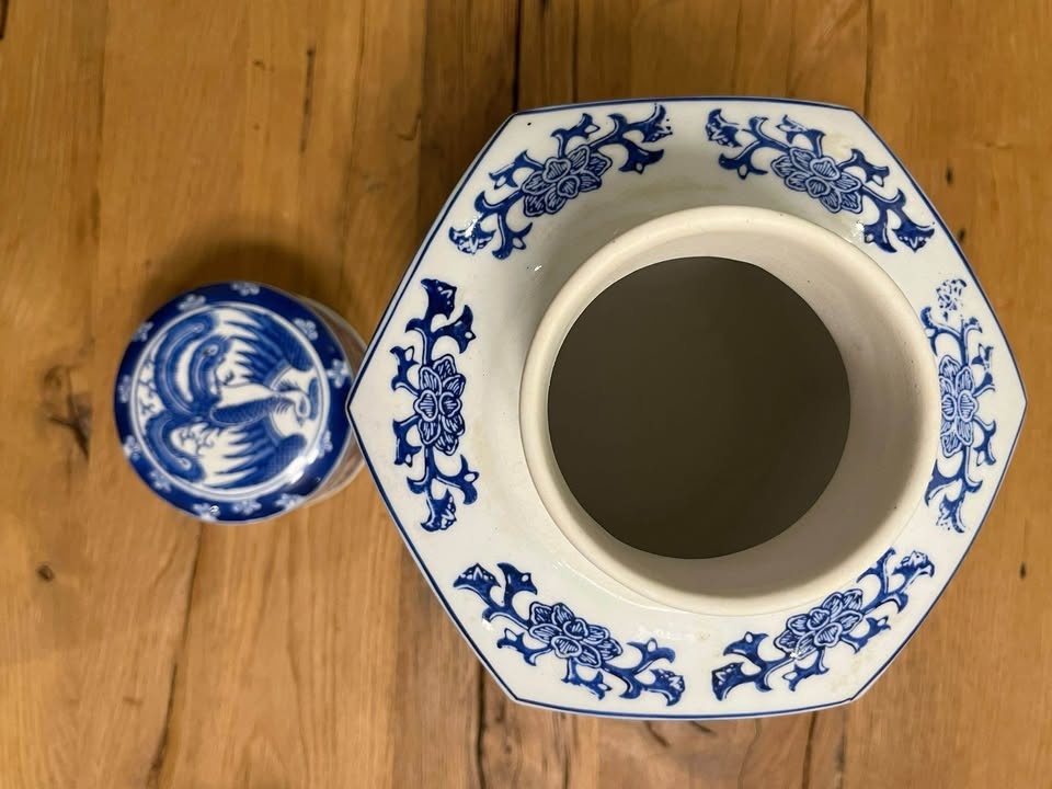 Blue & White Chinese Porcelain Square Vase / Ginger Jar Style - photo 4