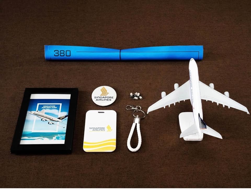 New Diecast 1:300 Singapore Airlines Airbus A380-800 - photo 4