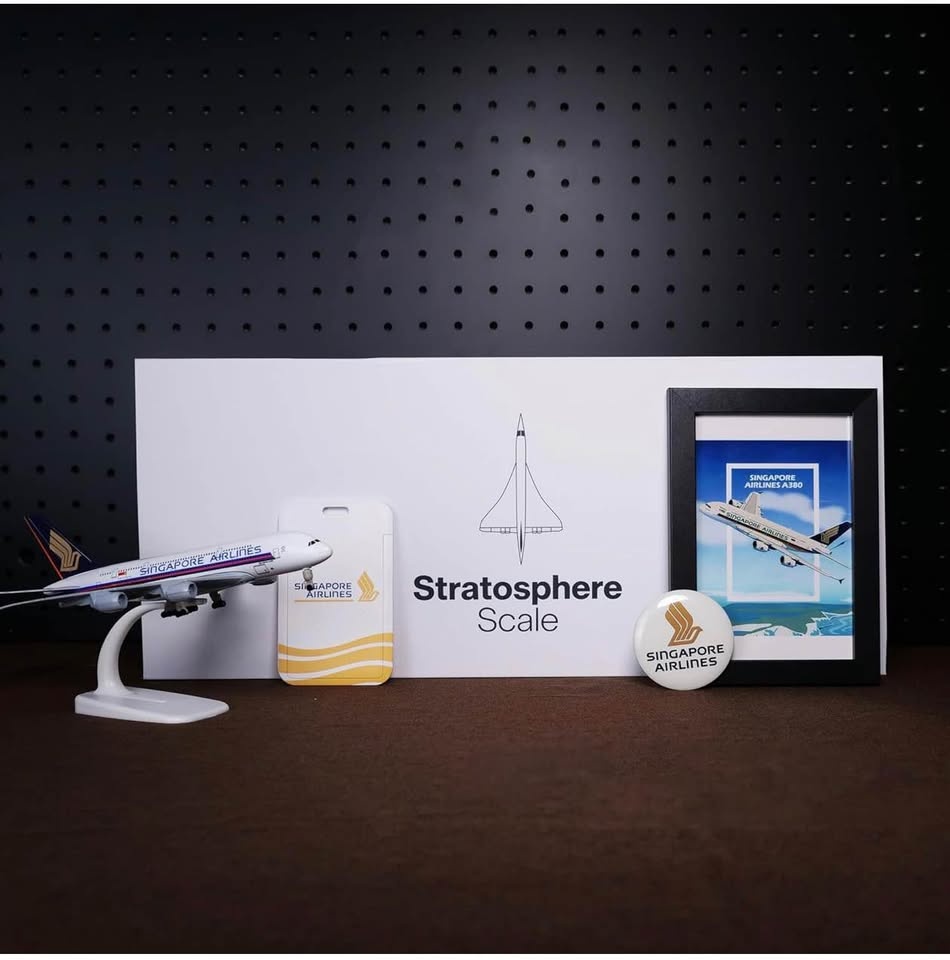 New Diecast 1:300 Singapore Airlines Airbus A380-800 - photo 5