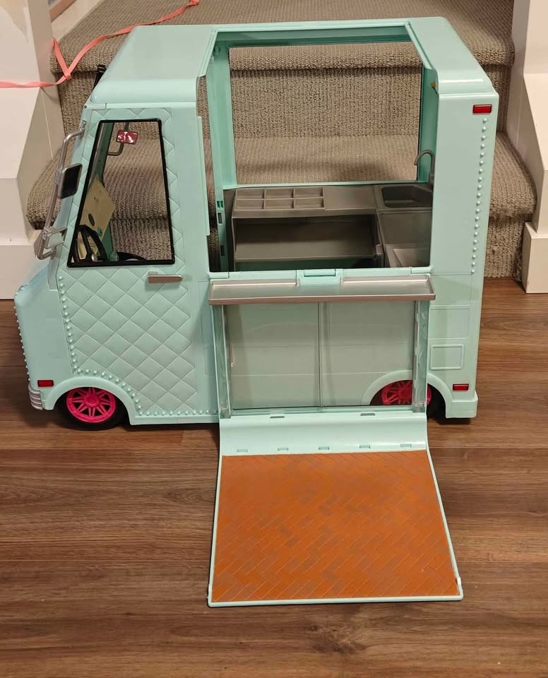 Our generation girls truck + food - photo 4