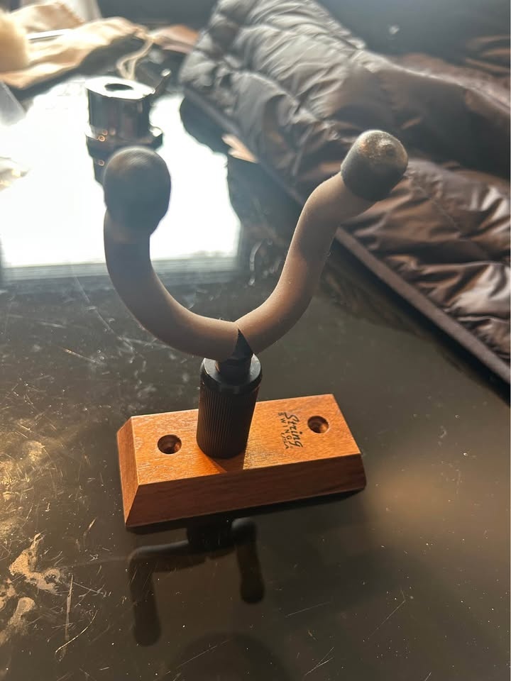 String Swing Guitar Wall Mount Holder - photo 2
