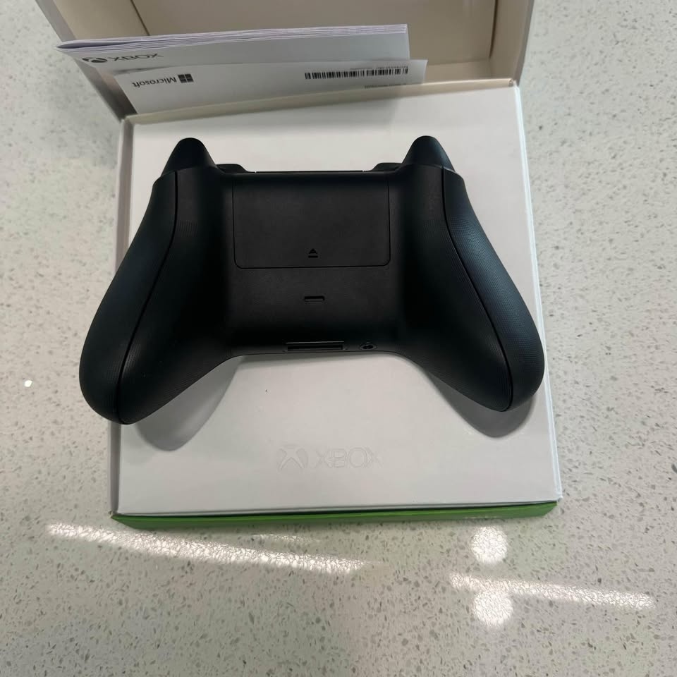 Brand new Xbox controller!! - photo 3