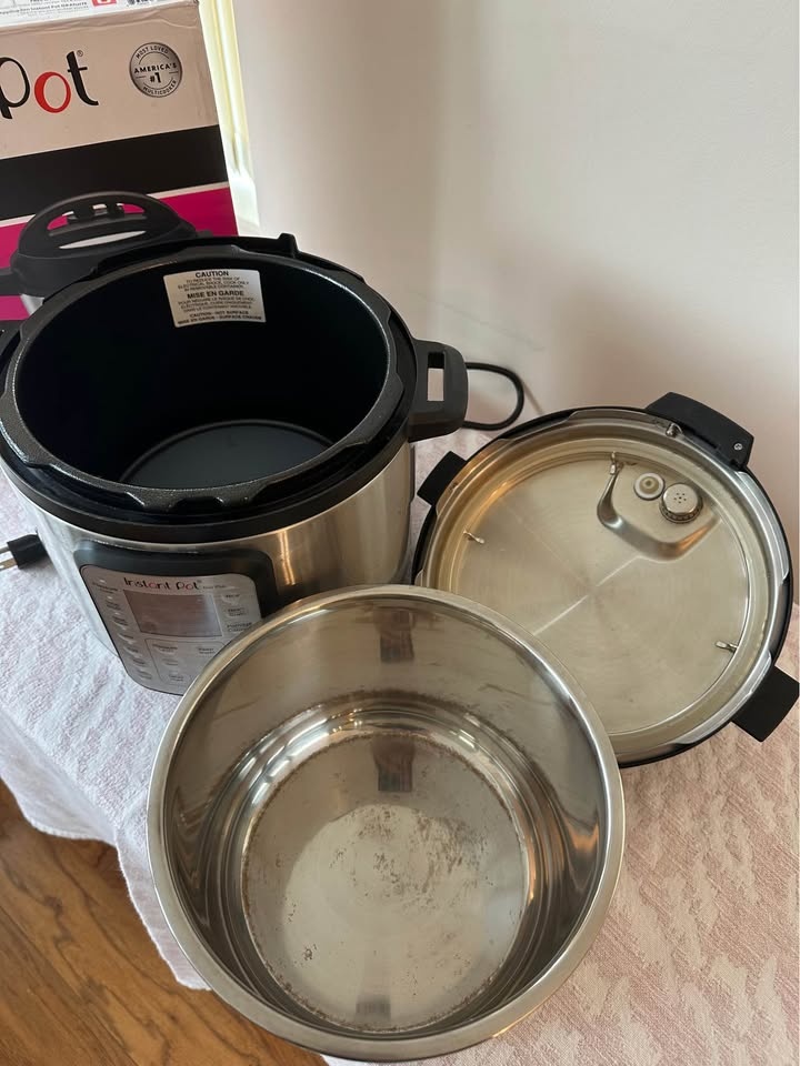 Instant Pot Duo Plus 6QT + NEW Sealing Ring + Box - photo 3