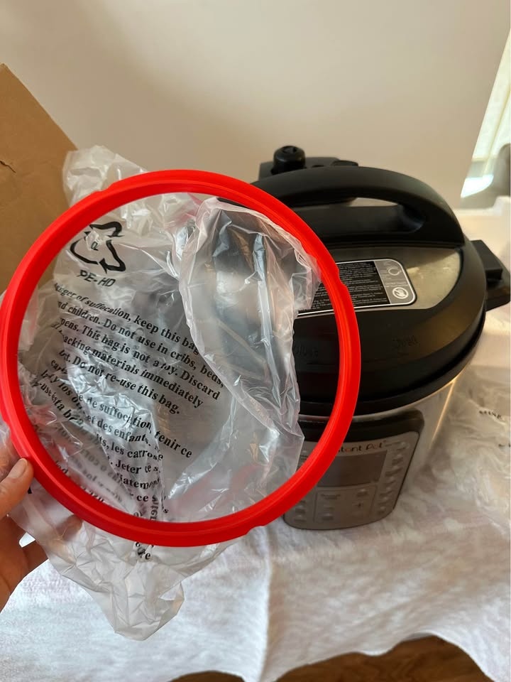Instant Pot Duo Plus 6QT + NEW Sealing Ring + Box - photo 4