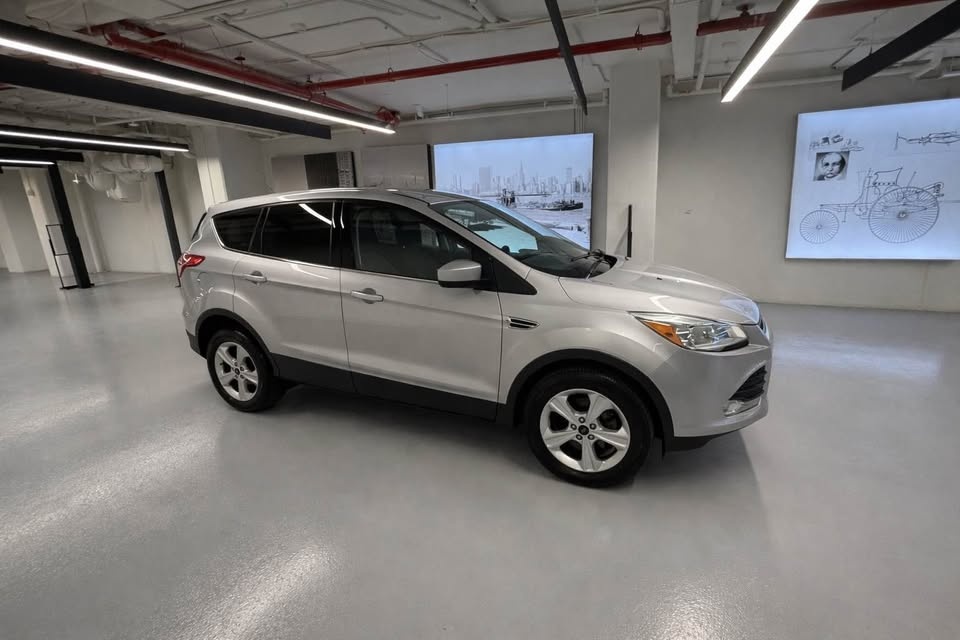 2016 Ford Escape SE Sport Utility 4D - photo 2