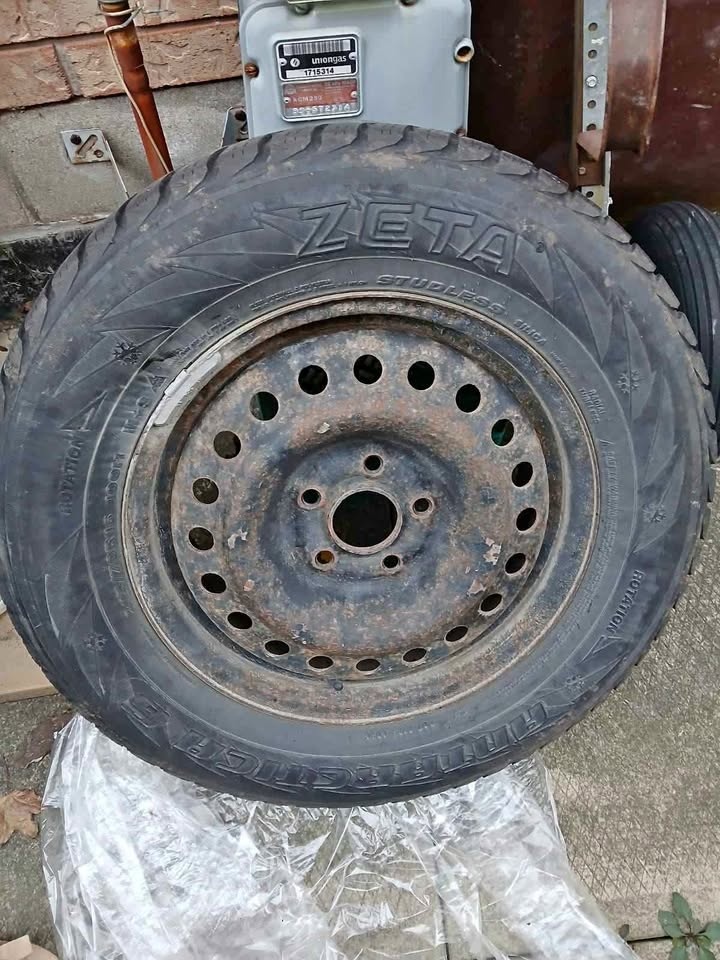 Zeta Arctica Studless Winter Tire 215/70R16 w Steel Rim