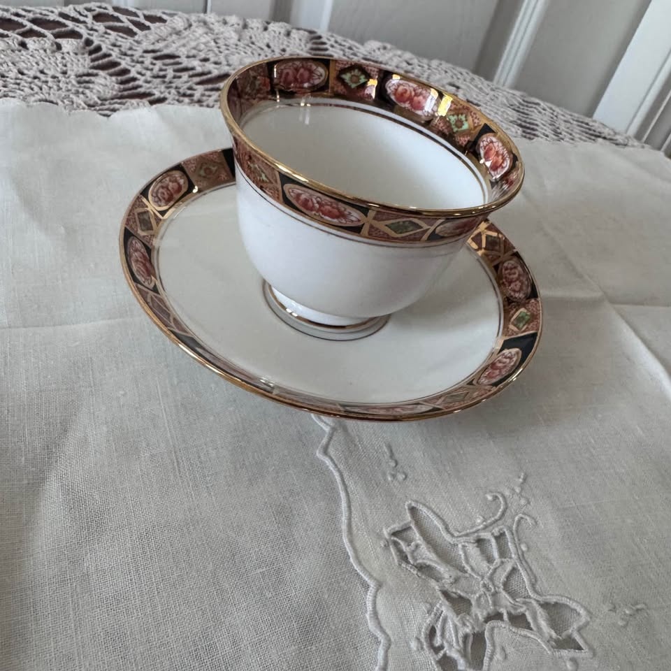 Royal Albert "Imari" Teacup and Saucer - photo 3