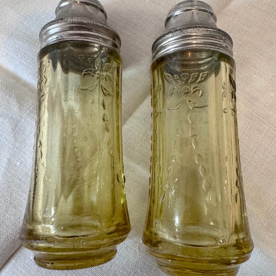 Vintage Amber Madrid Depression Glass Salt & Pepper Shakers Fede