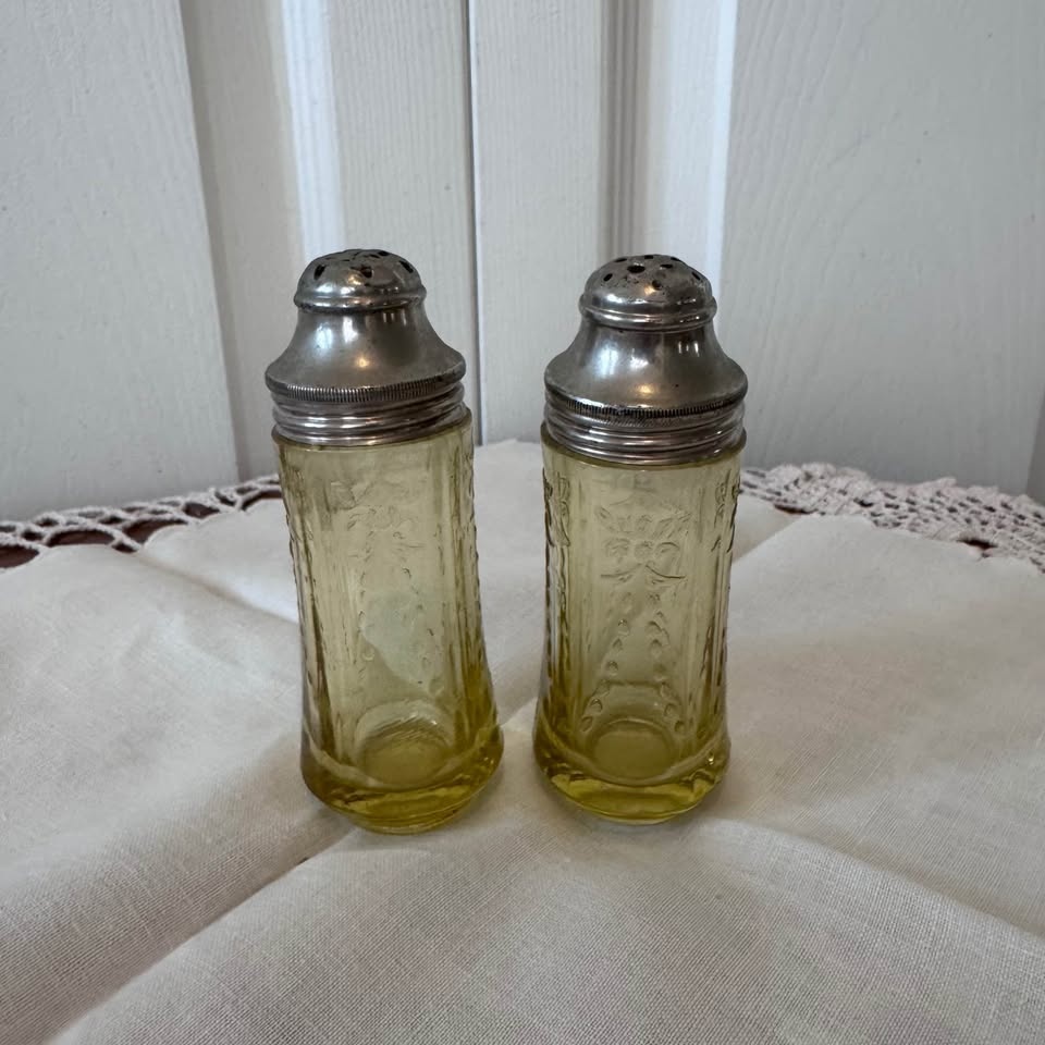Vintage Amber Madrid Depression Glass Salt & Pepper Shakers Fede - photo 2