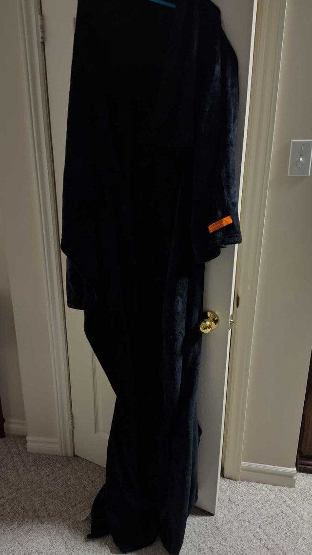Blanket Sherpa with 4 Sleeves - Plush Robe