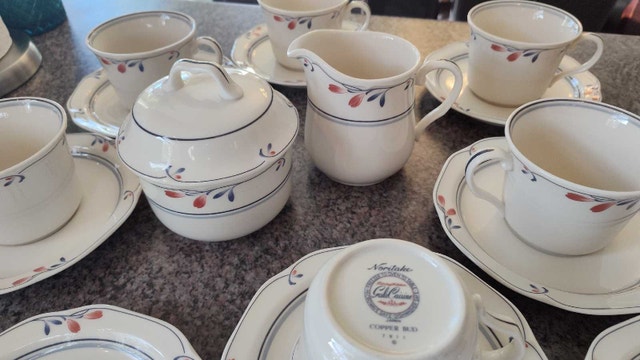 Noritake Gold Cuisine Copper Bud Tea Set