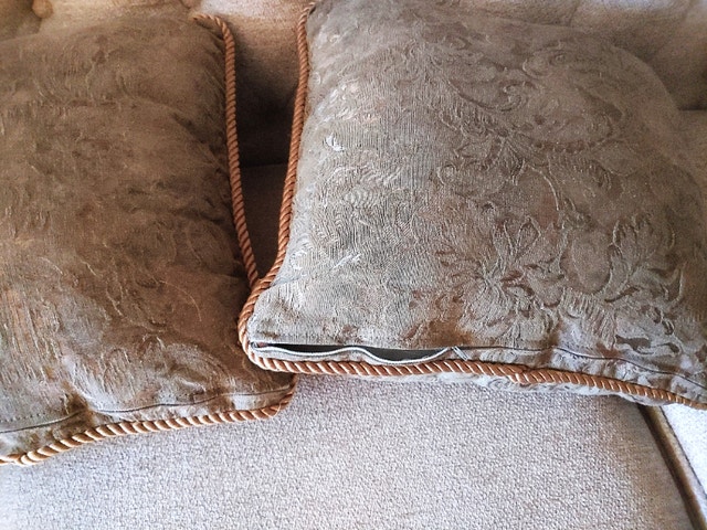 Pair of Sage Damask Decorative Pillows - photo 2