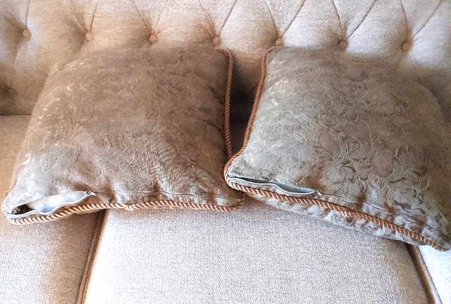 Pair of Sage Damask Decorative Pillows - photo 4