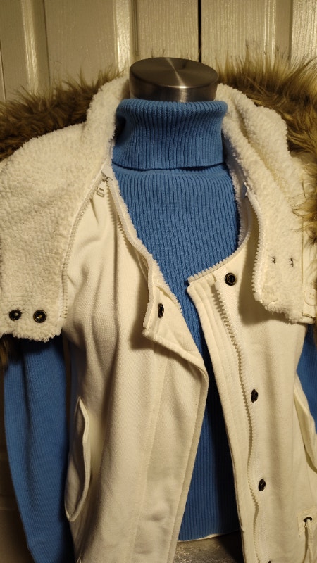 Outdoor vest with removable hood or faux fur trim - photo 2